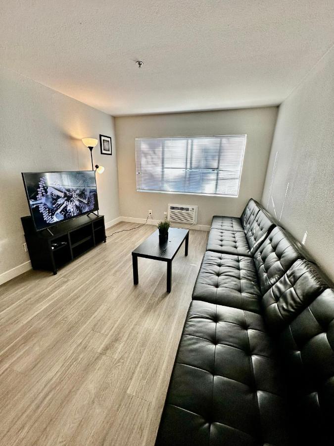 Entire Apartment + Parking 로스앤젤레스 외부 사진